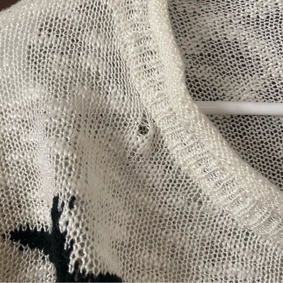 SHEIN White and Black Star Patterned Sweatshirt - Picture 4 of 7